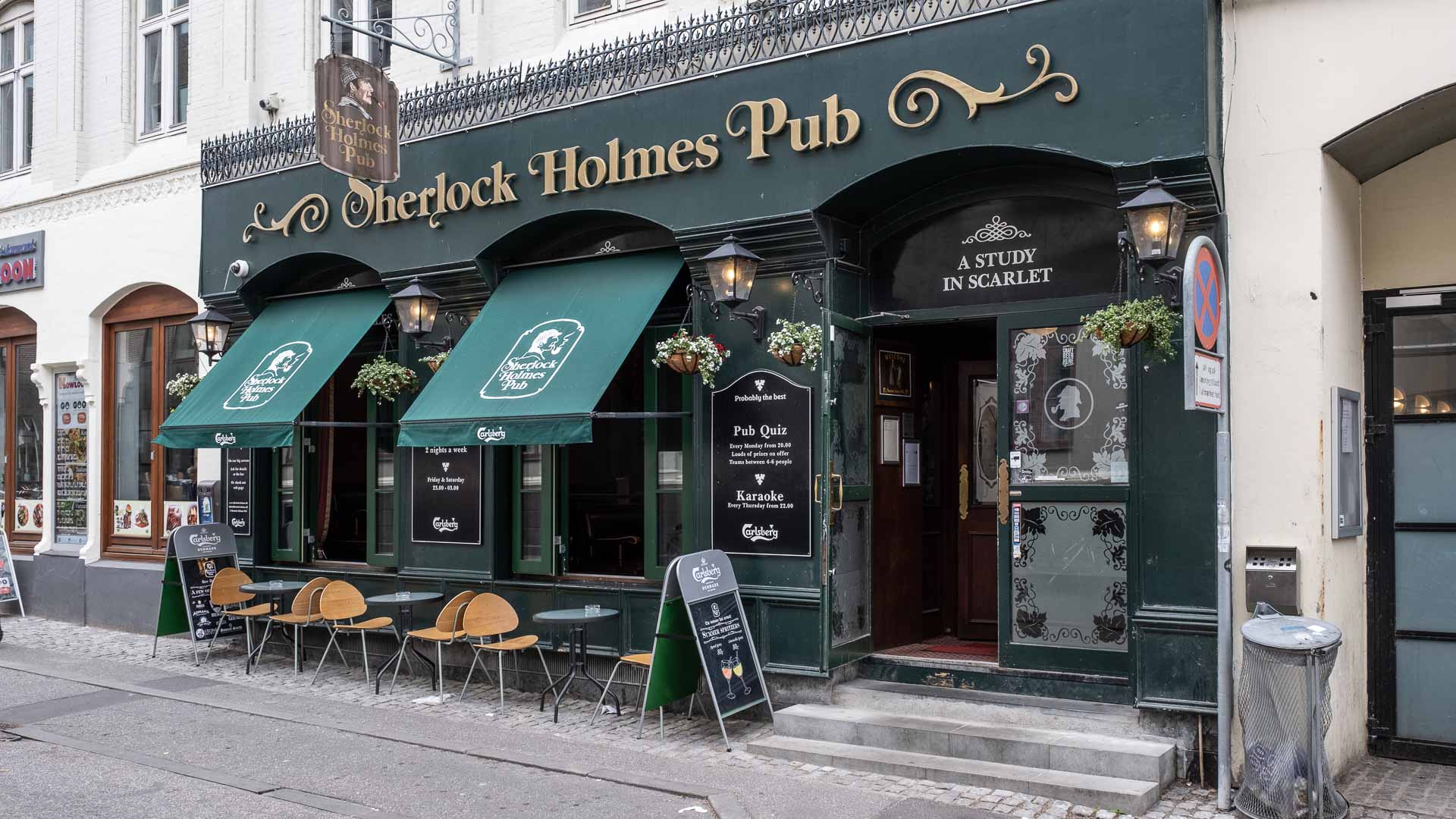 Sherlock Holmes set udefra