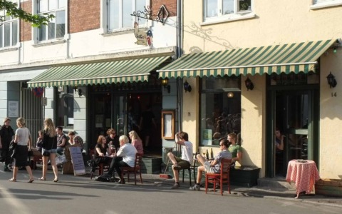 Lecoq i Graven set udefra