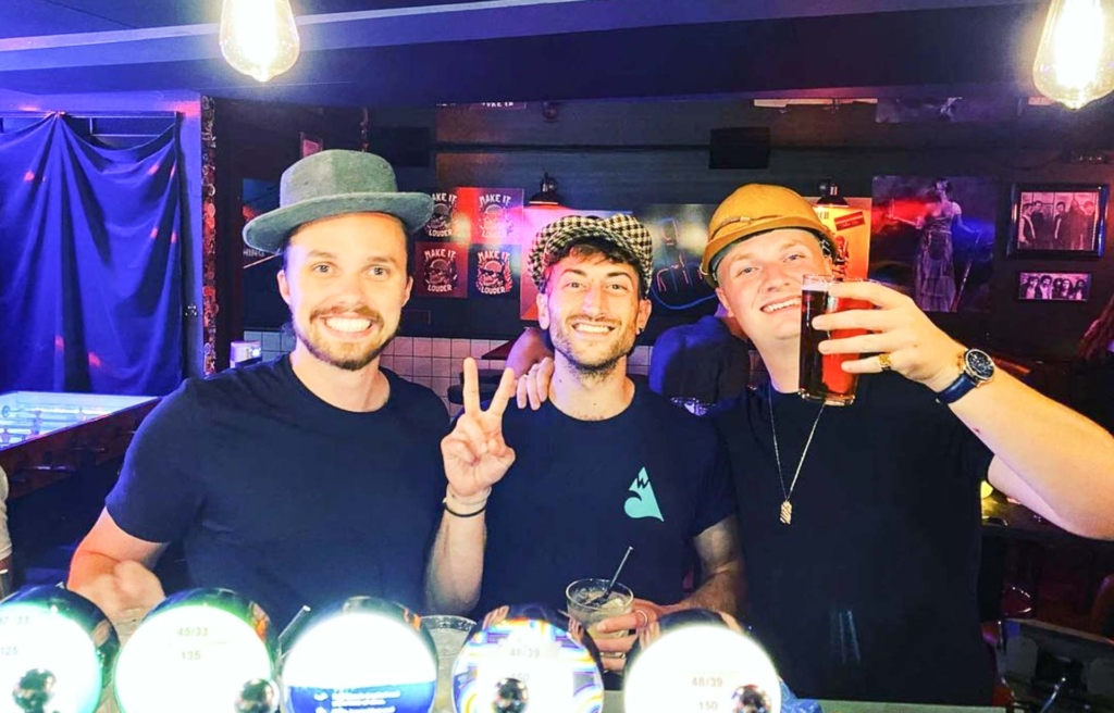 Tre friske gutter p&aring; Tokio Bari Aarhus